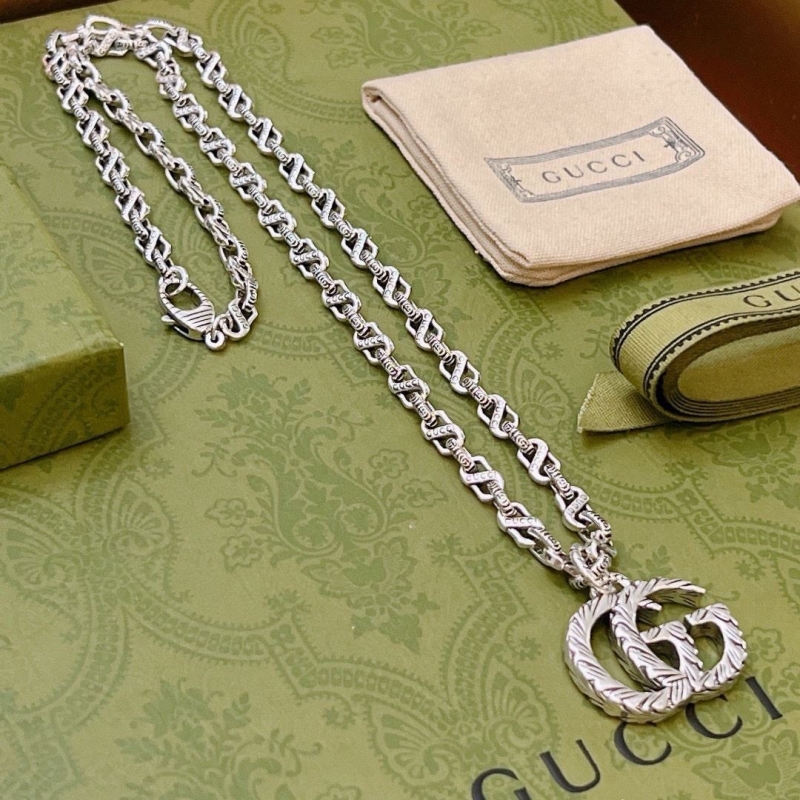 G*u*i necklaces